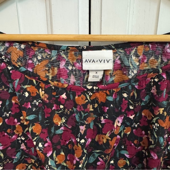 Ava & Viv Dark Floral Top. Cottagecore size X - Picture 2 of 5
